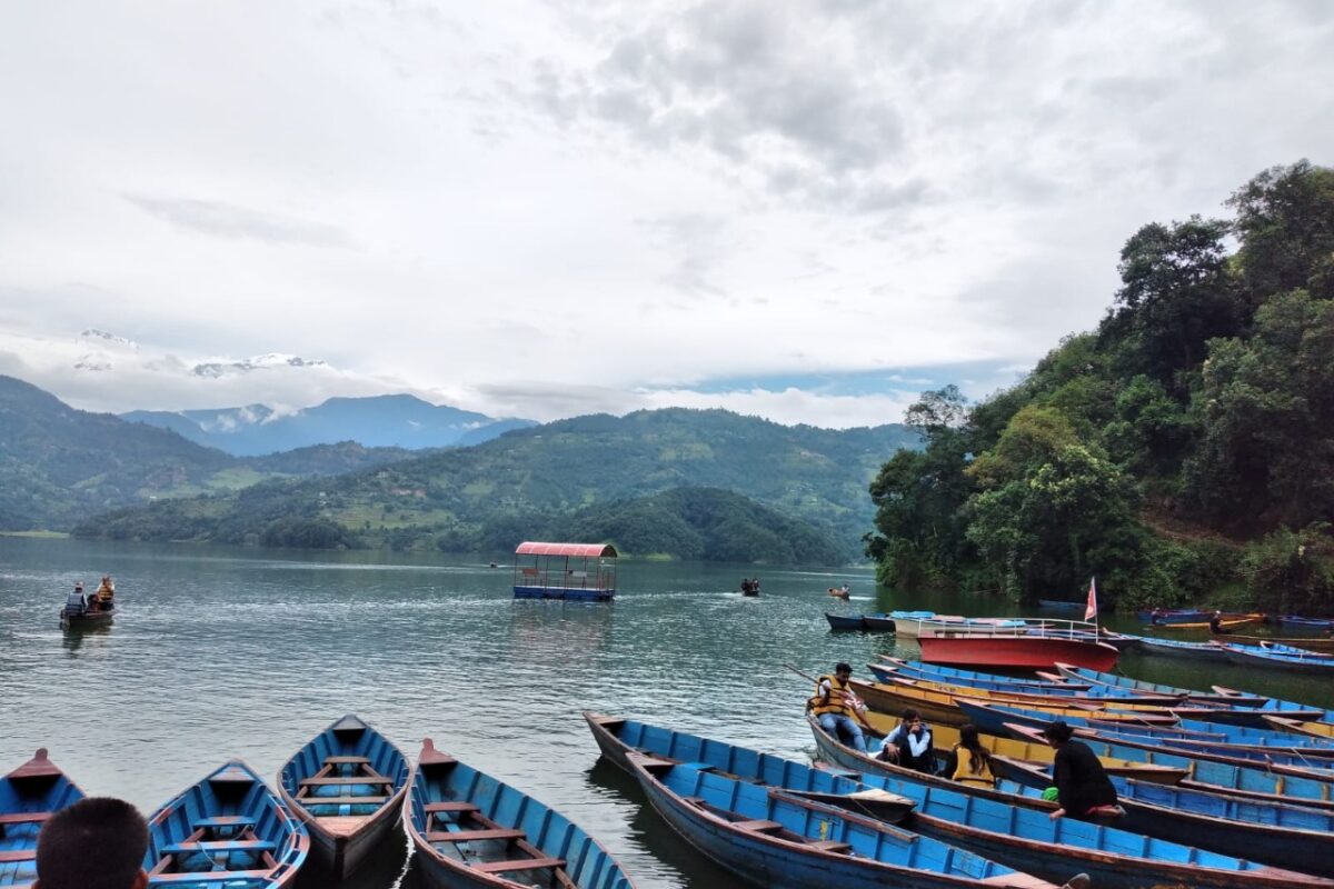 पोखराको फेवातालमा डुङ्गा दौड प्रतियोगिता